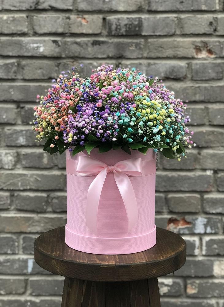 Цветочная композиция из Гипсофила и Розы в шляпной коробке в Марково
