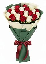 Букет Микс из красных и белых роз в Марково
