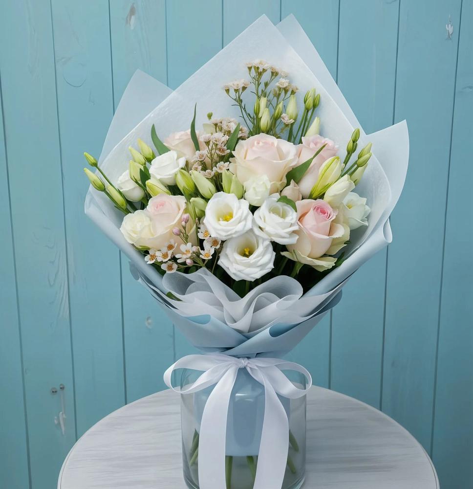 Букет цветов из: Розы и Лизиантусы в Марково