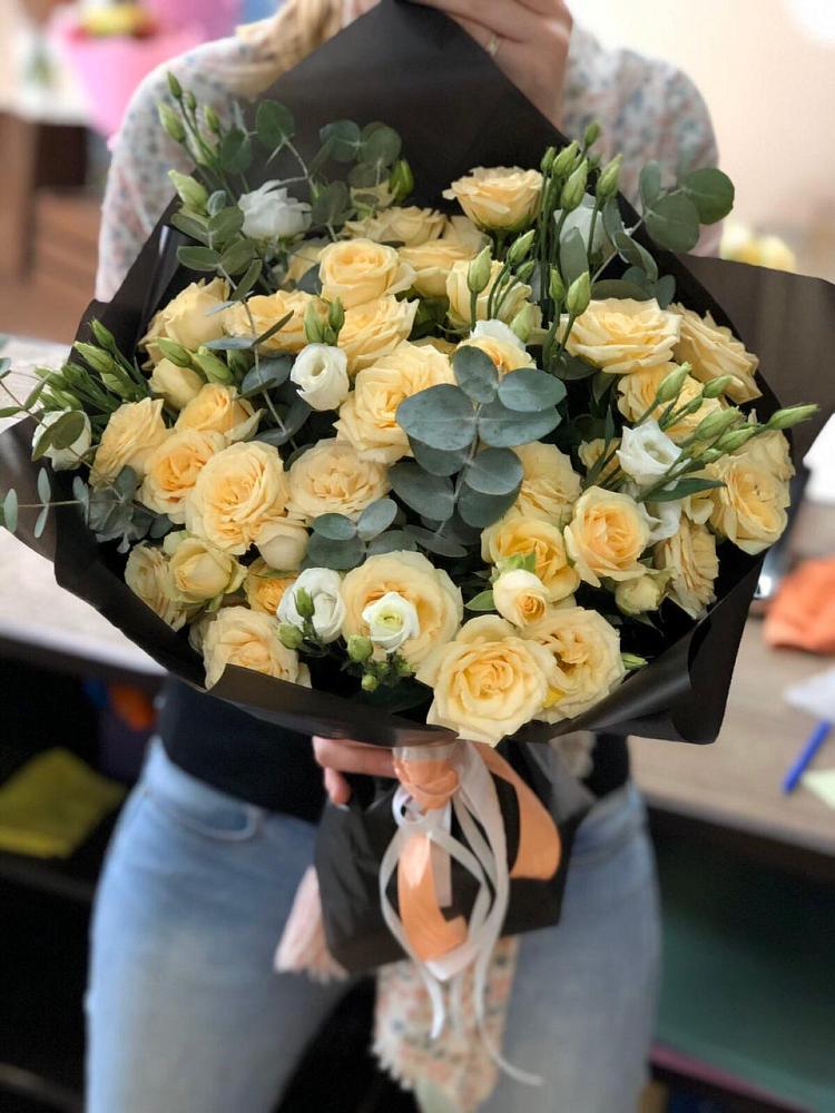 Букет цветов из: Розы и Лизиантусы в Марково