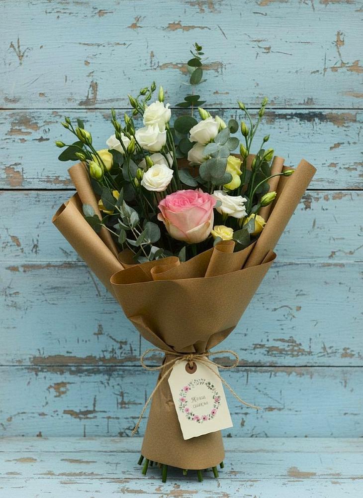 Букет цветов из: Розы и Лизиантусы в Марково