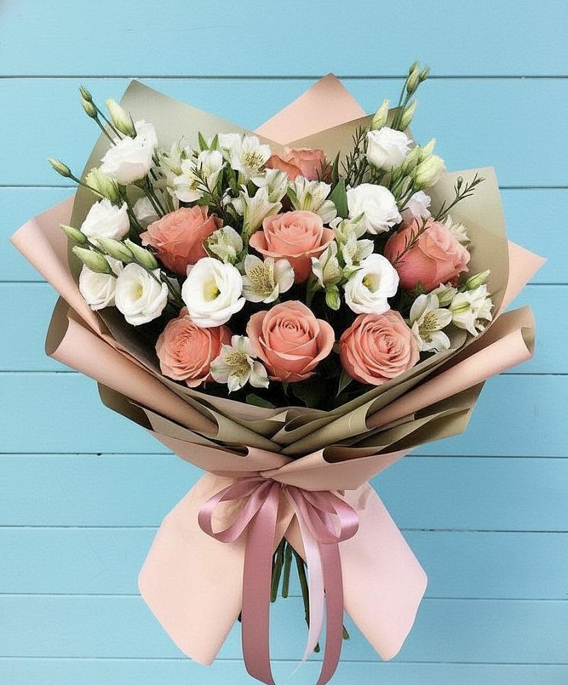 Букет цветов из: Розы, Альстромерии и Лизиантусы в Марково