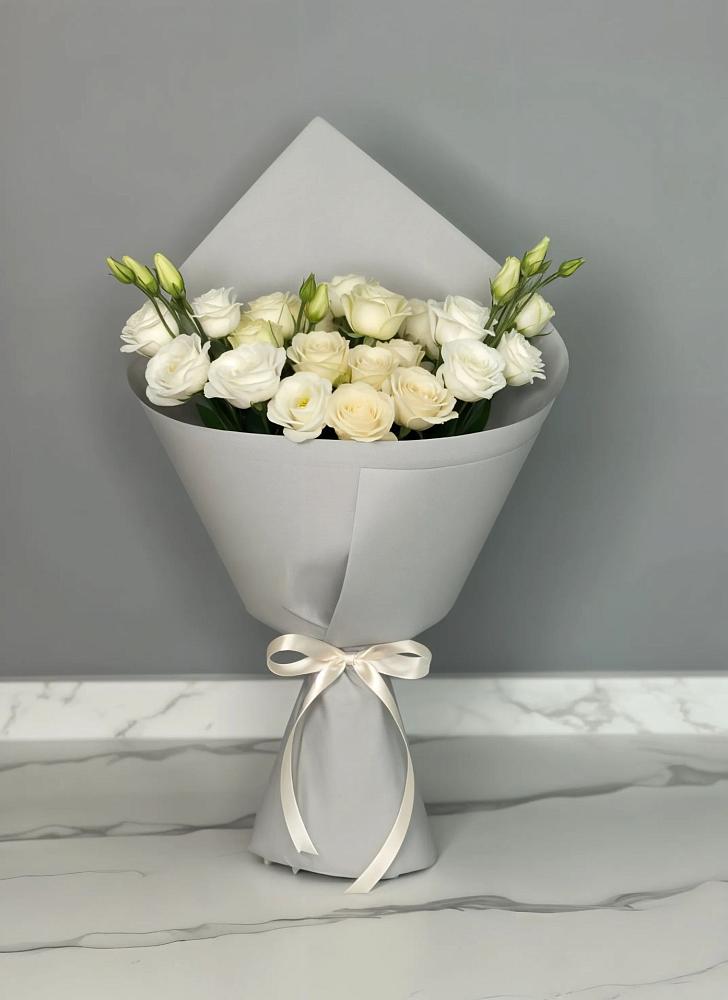 Букет цветов из: Розы и Лизиантусы в Марково