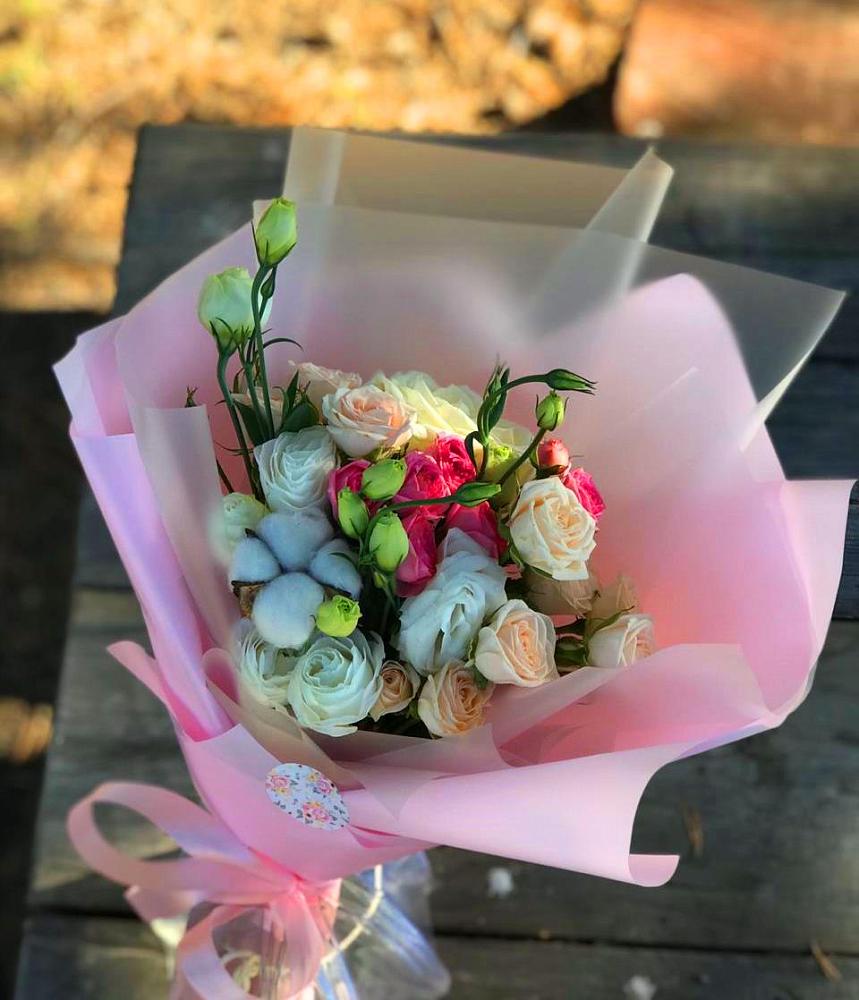 Букет цветов из: Розы и Лизиантусы в Марково