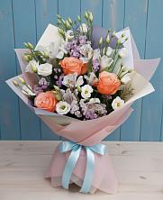 Букет цветов из:  Лизиантусы, Розы, Альстромерии и Гипсофила в Марково