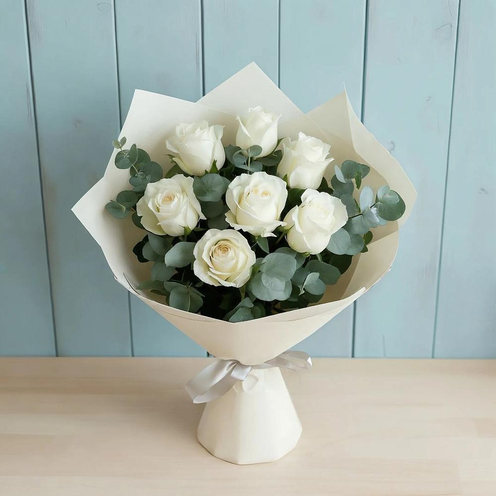 Букет Белые розы в Эвкалипте в Марково