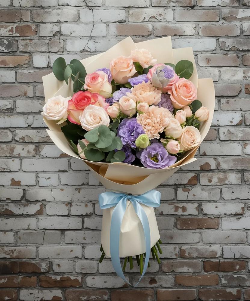 Букет цветов из: Розы, Лизиантусы и Гвоздики в Марково