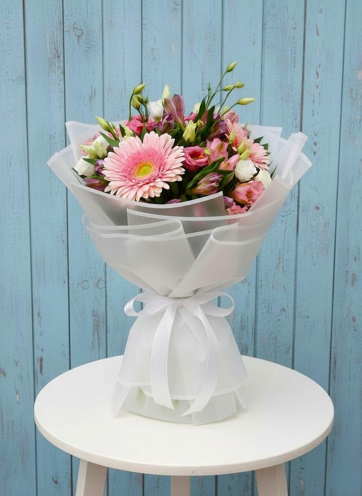 Букет цветов из: Герберы, Альстромерии и Лизиантусы в Марково