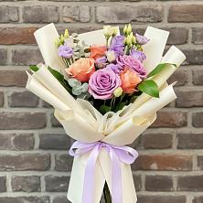 Букет цветов из:  Лизиантусы и Розы в Марково