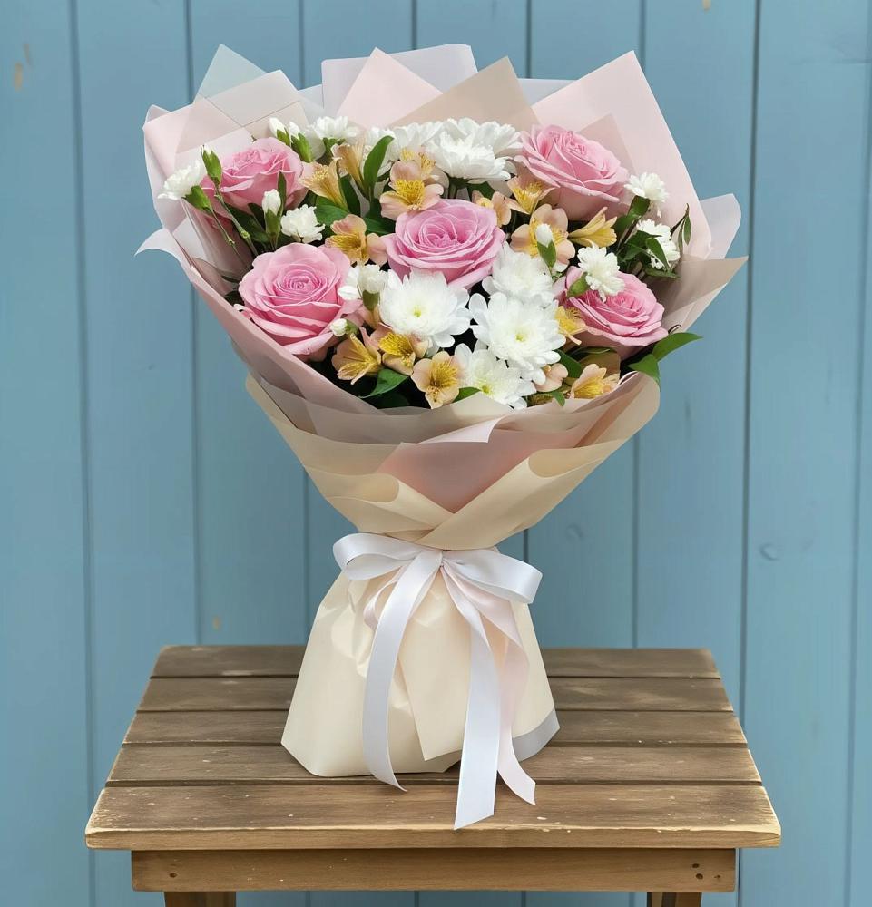 Букет цветов из: Гвоздики, Орхидеи и Розы в Марково