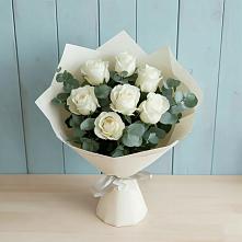 Букет Белые розы в Эвкалипте в Марково