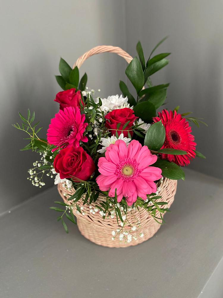 Цветочная композиция из Розы, Хризантемы и Герберы в корзине в Марково