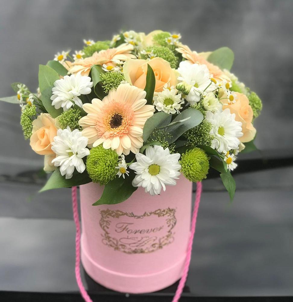 Цветочная композиция из Розы, Герберы и Хризантемы в шляпной коробке в Марково