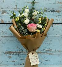 Букет цветов из:  Розы и Лизиантусы в Марково