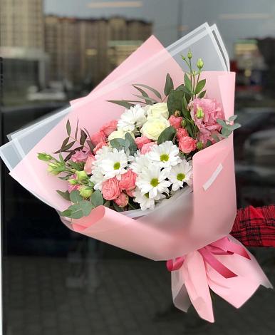 Букет цветов из: Розы, Лизиантусы и Хризантемы в Марково