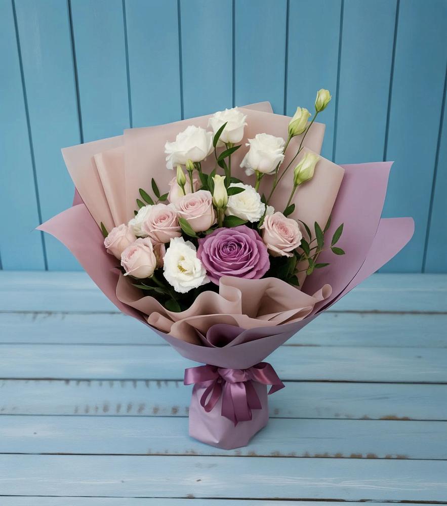 Букет цветов из: Розы и Лизиантусы в Марково